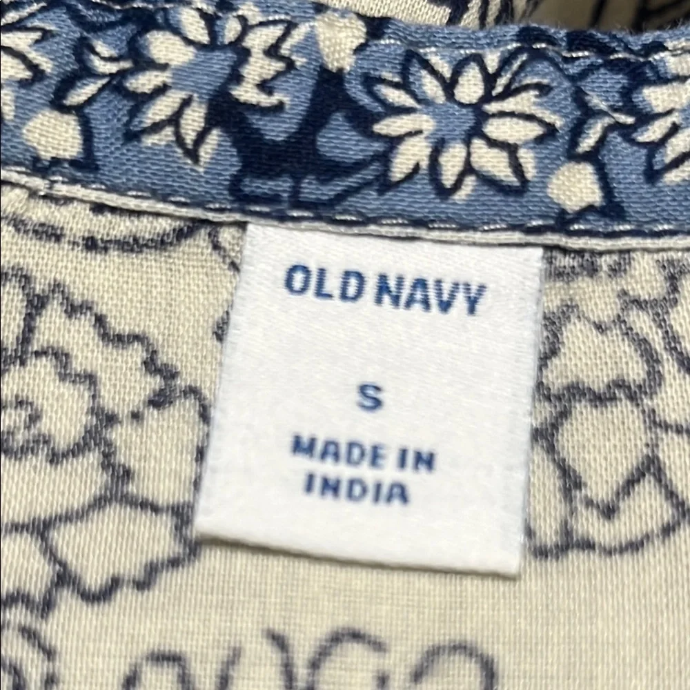 Old Navy Blue and Cream Floral SPLIT NECK, POET Blouse, WOMEN SIZE S